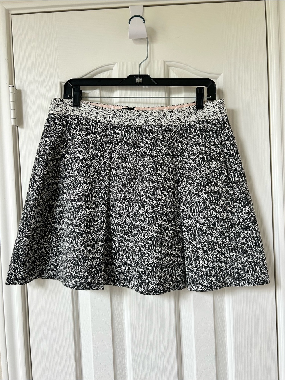 Banana Republic Pleated Black & White A-Line Skirt Size 10